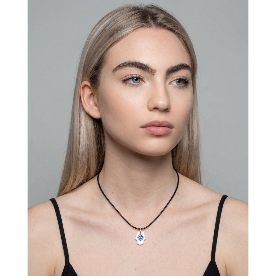Charm - Petit Pendentif Main de Fatima en Porcelaine Bleue