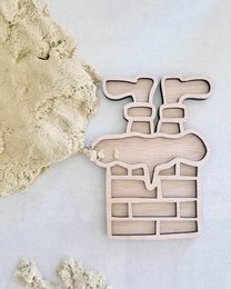 Wooden play tray · Piet in chimney