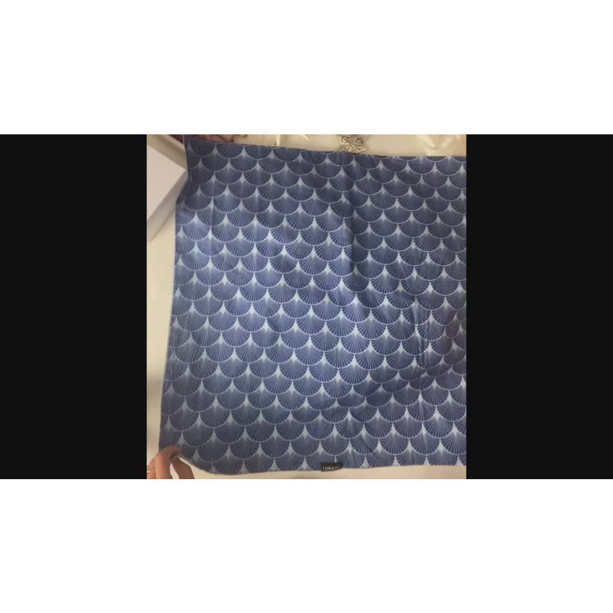 Furoshiki Gavepapir Sky Elephants & Indigo Fans Stofgaveindpakning - Dobbeltsidet (vendbar)