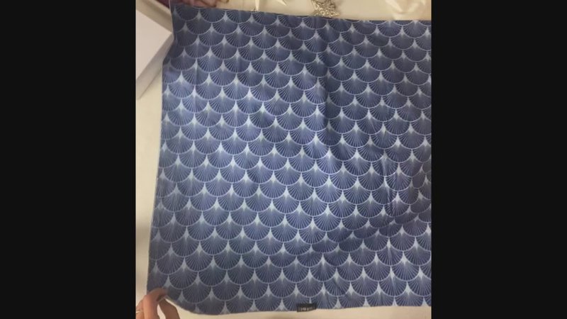 Furoshiki Gift Wrap Sky Elephants & Indigo Fans Envoltura de regalo de tela - Doble cara (Reversible)
