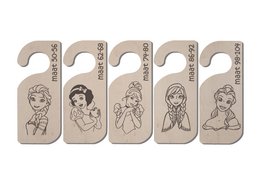 "Decorative door hangers featuring illustrations of Disney Princess characters. The hangers include details about the characters' styles, such as hairstyles and facial expressions."

The image shows a set of five decorative door hangers featuring illustrations of Disney Princess characters. The hangers appear to be made of a light-colored material, possibly wood or cardboard. Each hanger displays a different Princess character, including Cinderella, Belle, Ariel, Snow White, and Aurora.

The illustrations on the hangers capture the distinct styles and personalities of the Princesses. For example, Cinderella is shown with her iconic updo hairstyle and a serene, thoughtful expression. Belle is depicted with her long, flowing brown hair and a warm, friendly smile. Ariel's hanger features her with her signature red hair and a curious, inquisitive look. Snow White is shown with her short, dark hair and a sweet, innocent expression. Finally, Aurora is portrayed with her long, blonde hair and a dreamy, serene expression.

These decorative door hangers would be suitable for a nursery, child's bedroom, or any space with a Disney Princess theme. They could be used to add a touch of whimsy and character to the decor.