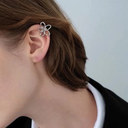 Elegante polsino per orecchie con fiore scintillante: pezzo unico