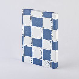 Chèques effrontés - Graphique L | Carnet A5+ | Journal pointillé | Points de 3,5 mm | 256 pages numérotées | Papier Premium 120g | Matériau denim recyclé | produit de manière durable en Allemagne