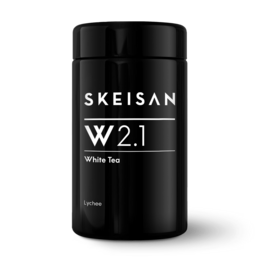 Flavored white tea/green tea blend with petals and lychee taste, packaged in a black container labeled "SKEISAN W 2.1 White Tea".