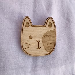 Wooden brooch - Cat with whiskers