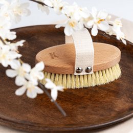 Ripasso a secco vegano in legno per lavarti la pelle