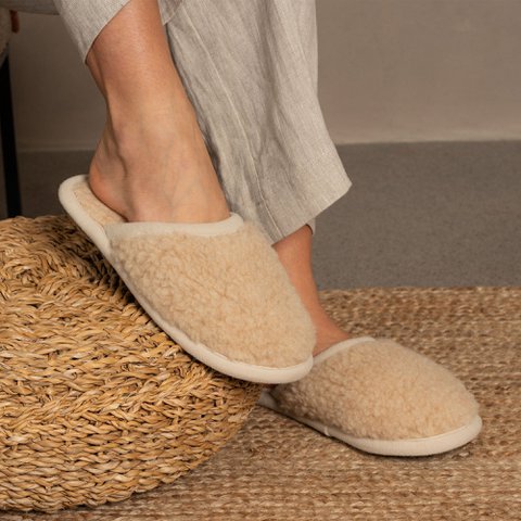Pluizige pantoffels van merinowol voor dames