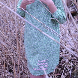 Vestido de verano %23WildBandita VERDE Viscosa estampado Leo %23StatementFashion "The Message Dress"