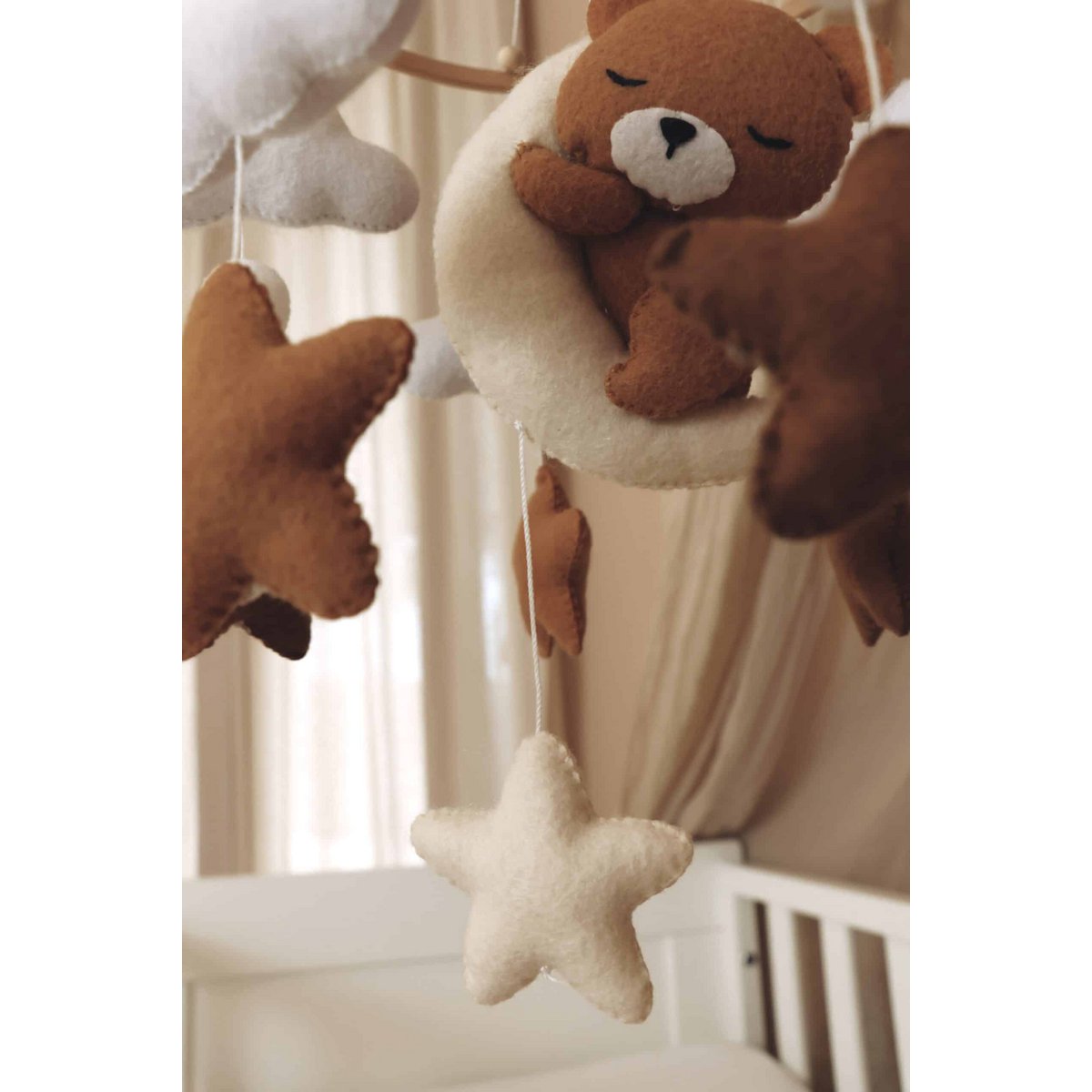 Handgemaakte Slapende Teddybeer Muziekmobiel - Boxmobiel - Baby mobile - mobile wickeltisch