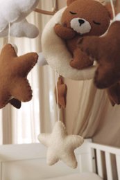 Handgemaakte Slapende Teddybeer Muziekmobiel - Boxmobiel - Baby mobile - mobile wickeltisch