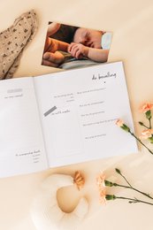 Fyllbooks Babybuch „Mein erstes Jahr“ – Leinen Taupe