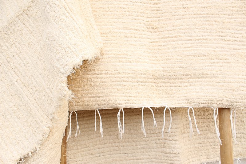 Bellezza sostenibile per la tua casa: tappeto tessuto a mano realizzato con materiali riciclati ♻️✨