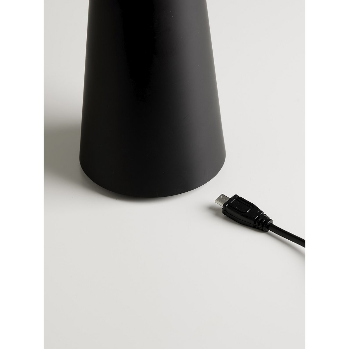 BORDLAMPE FLYT MIG SORT