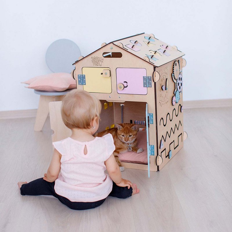 Maison de jeux sensorielle BusyBoard Natura Pastel - édition limitée