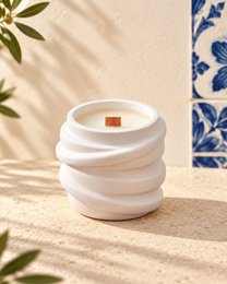 LAVURI TWISTER Candle Vanilla CUP – handgemachte Sojawachskerze