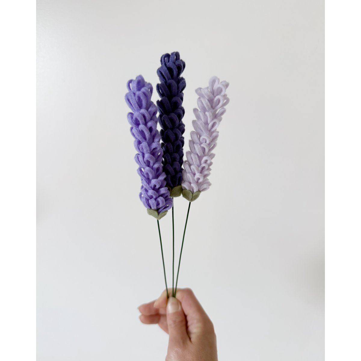 Centre de lavande de fleur en feutre violet