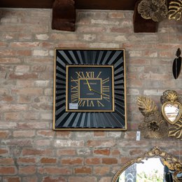 Schwarz-goldene Metallwanduhr 70 x 60 cm