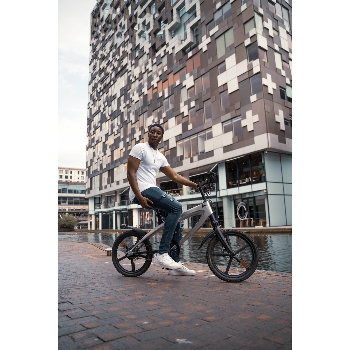 The Cruzaa Pedal-assist Bluetooth Electric Bike Gun Metal Grey