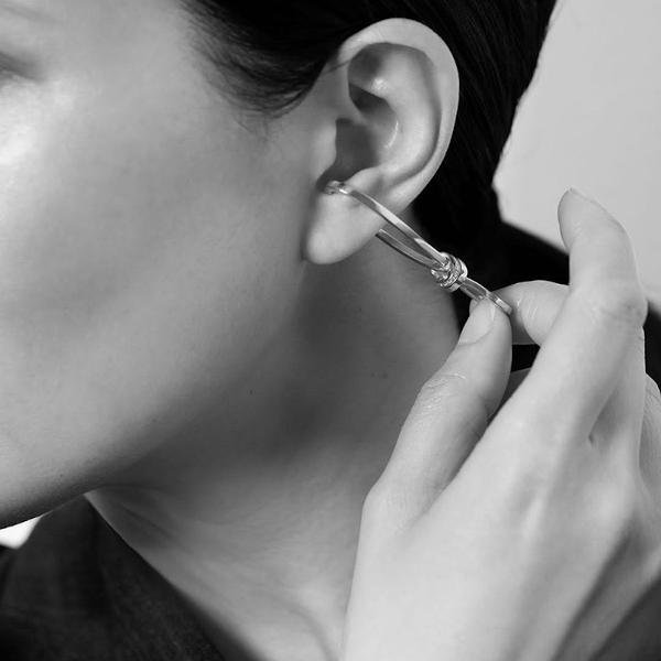 Polsino auricolare con nodo minimalista: pezzo unico