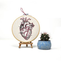 Handmade Embroidery Hoop Wall Art - Anatomical Heart- Textile Wall Decoration 15cm - Valentine's Day Gift