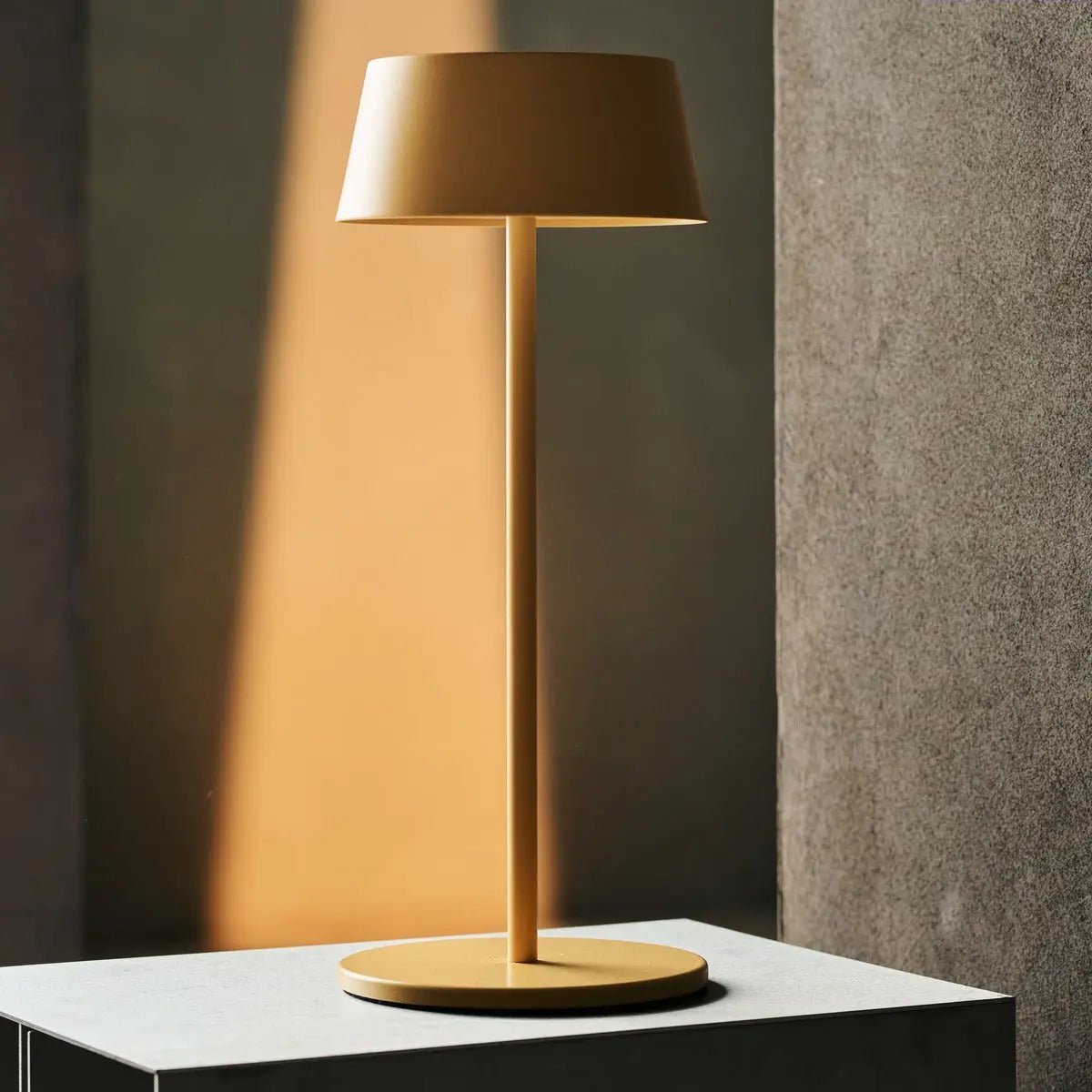 Lampada da tavolo ricaricabile Hugo Giallo Ambra