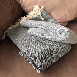 Decke mit Fischgrätmuster