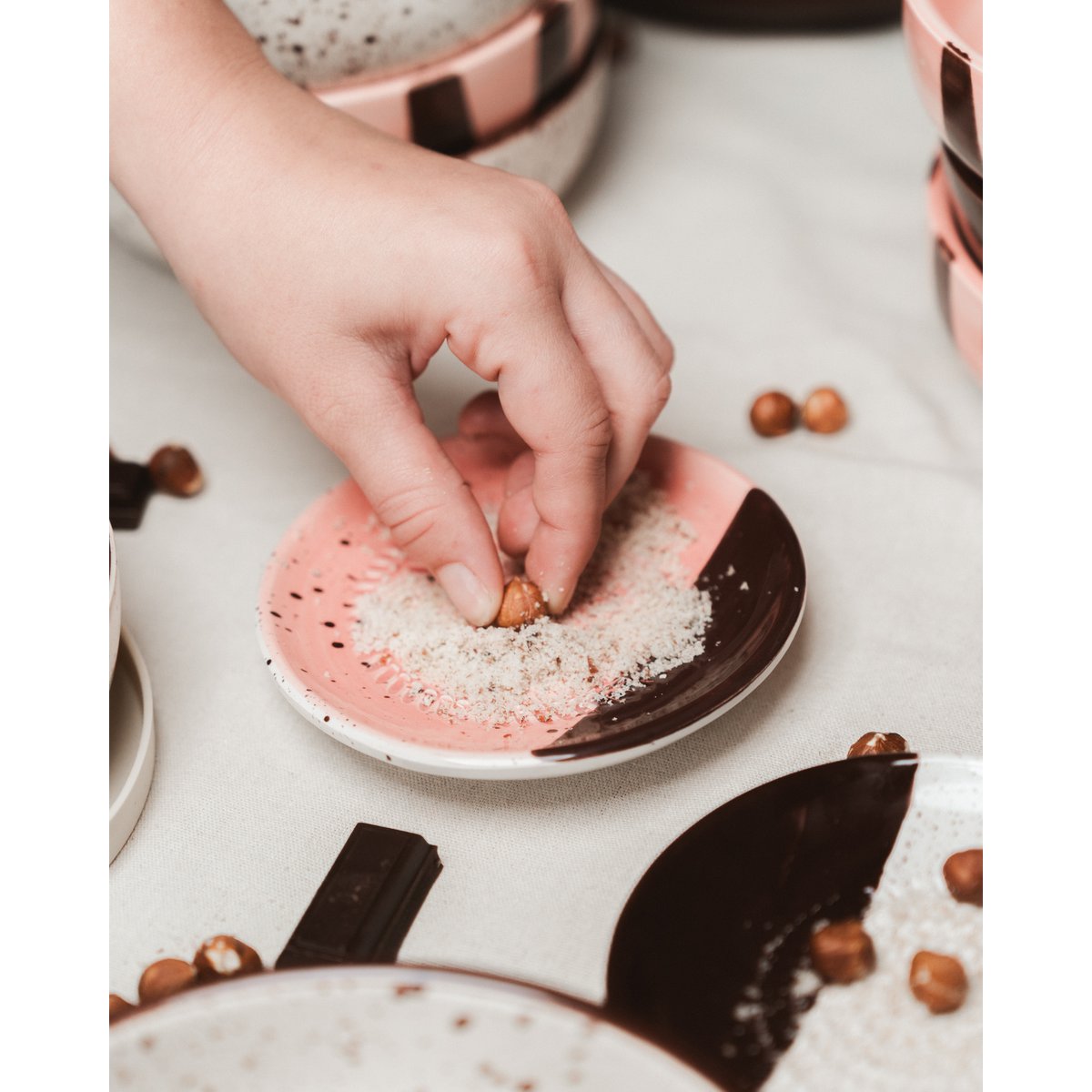 Small Ceramic Garlic Grater Plate – Ideal for Gifting / CHOCOLATE