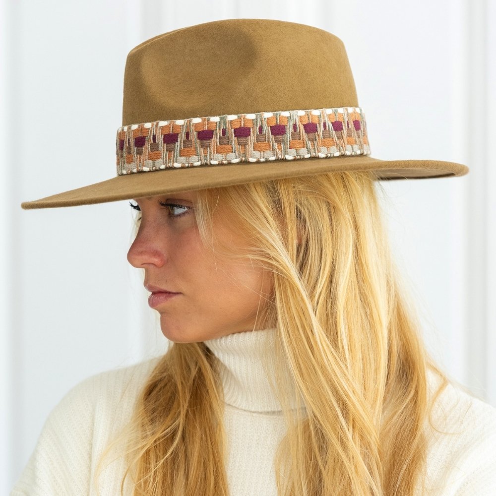 CAPPELLO A TENDA LARGA - treccia etnica