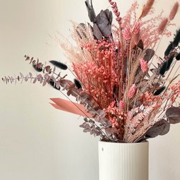 Touch of Pink: Tidløs elegance i nuancer af lyserød - tørret blomsterbuket