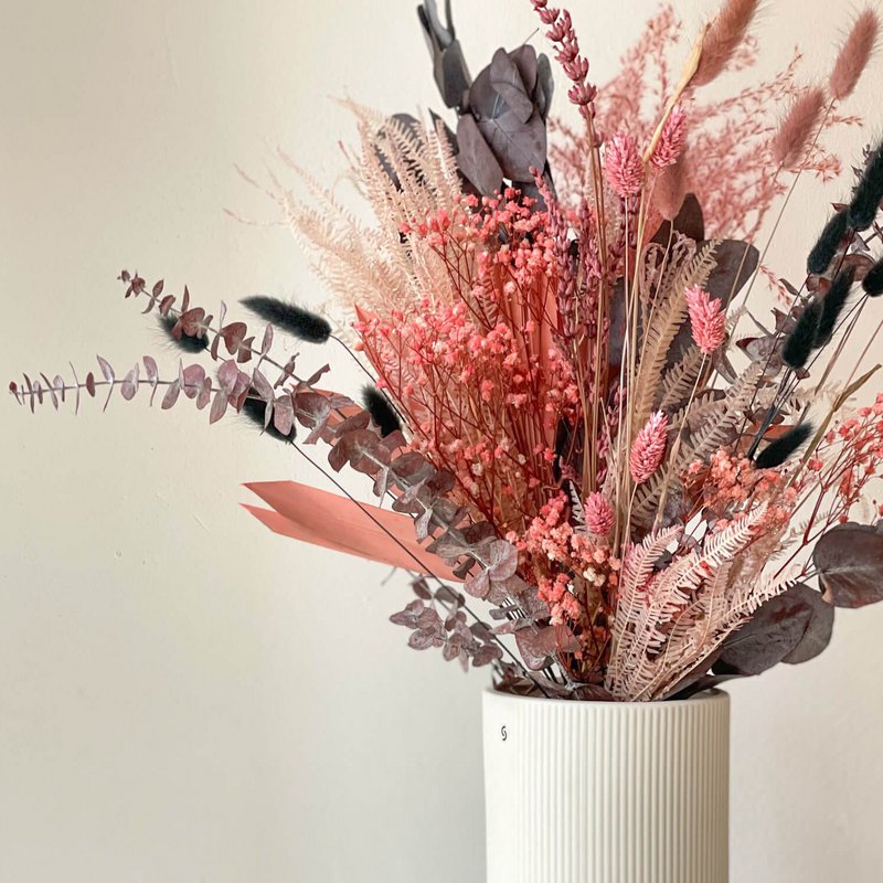 Touch of Pink: Tidløs elegance i nuancer af lyserød - tørret blomsterbuket
