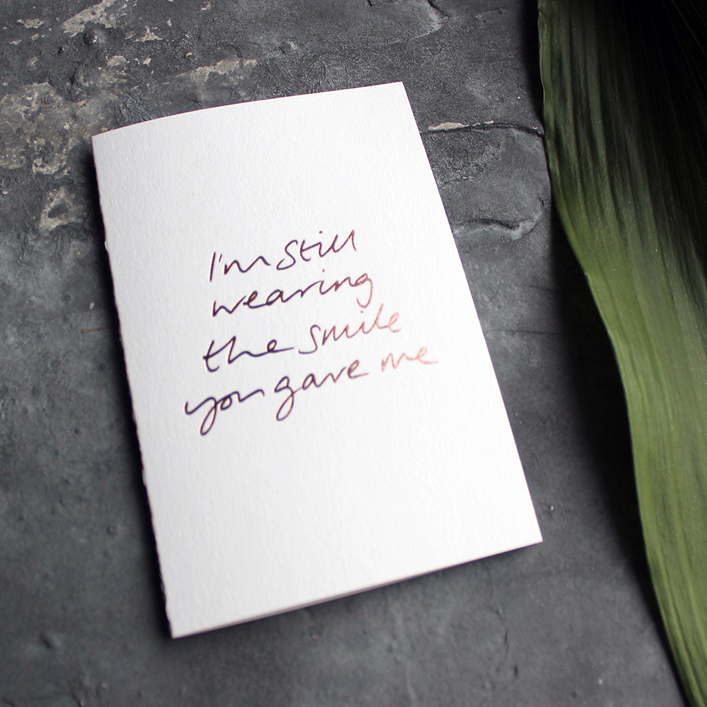 Je porte toujours le sourire que tu m'as donné - Carte de voeux déjouée à la main