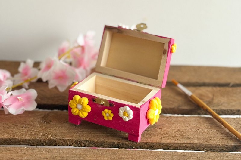 DIY Craft Kit Jewelry Box Pink With Silk Clay