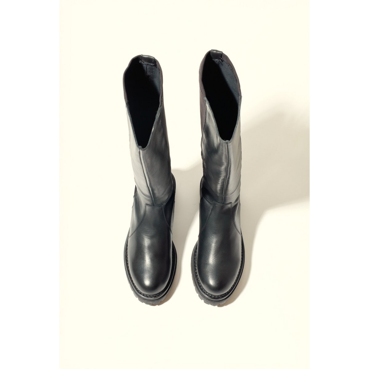 AITANA BLACK – Kniehohe Lederstiefel mit Stretch-Rückseite