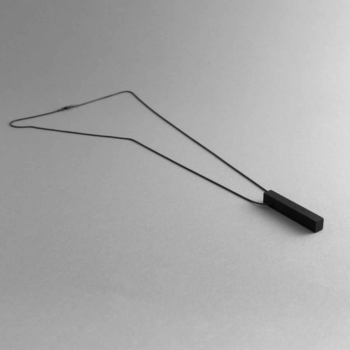 MODULOQUATTRO - Collar minimalista contemporáneo