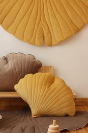 "Honey" Velvet Ginkgo Leaf Mat