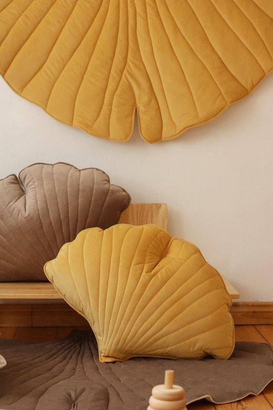 "Honey" Velvet Ginkgo Leaf Mat