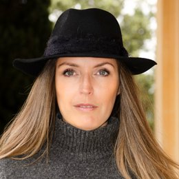 FELT HAT - mohair ribbon, unstitched edge