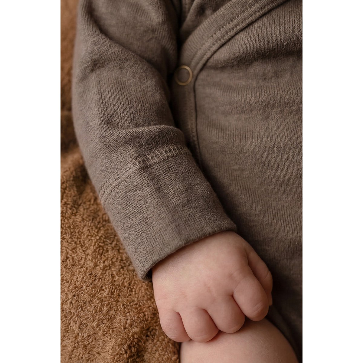Woolen Wrap romper long sleeves – Merino wool – Walnut