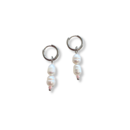 Silver earrings with rice-shaped pearls. Elegant and versatile accessory for any occasion.