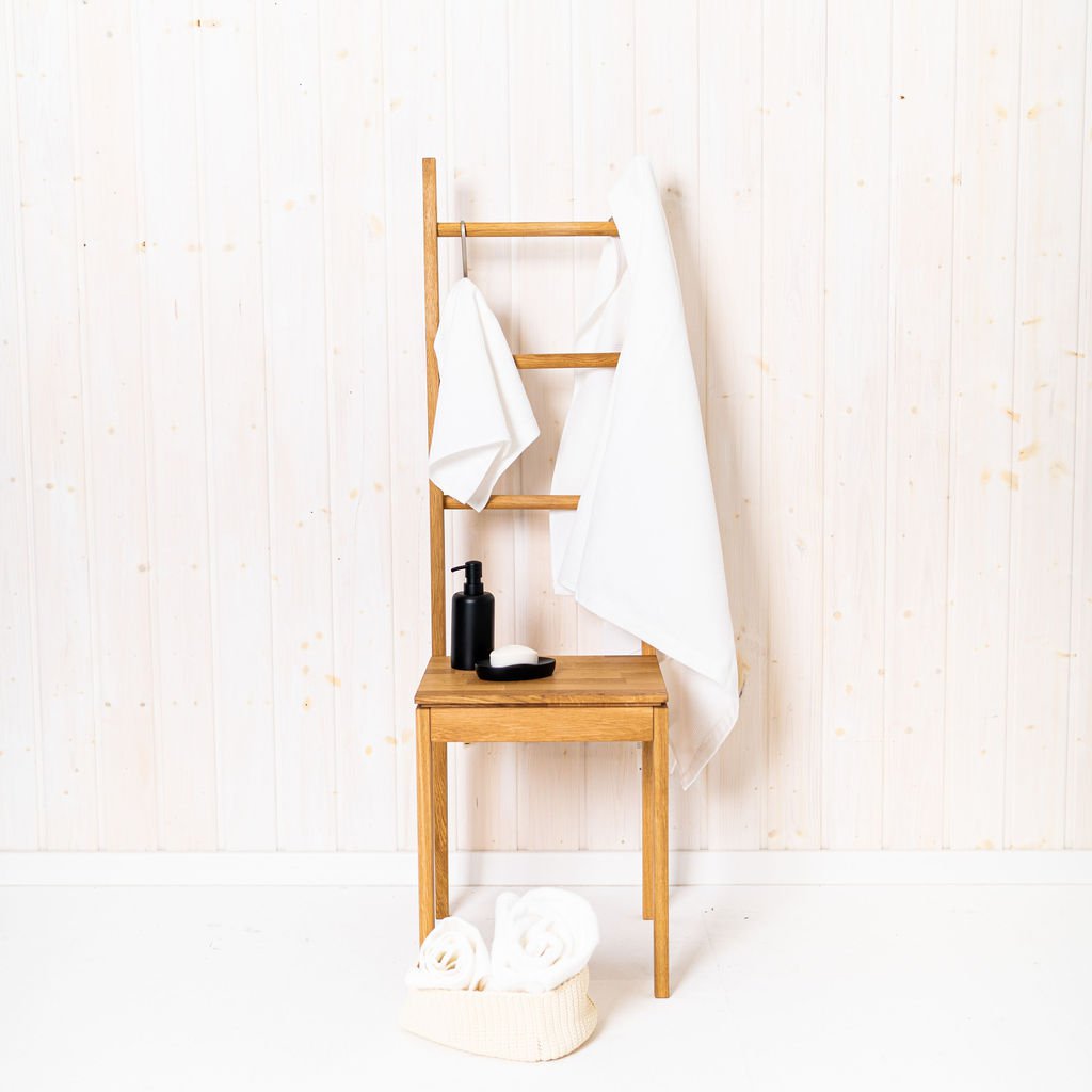 Chaise à vêtements en chêne