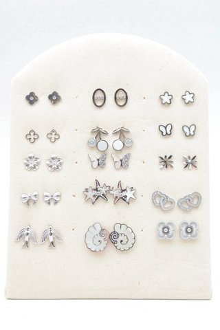Veel sieraden met display