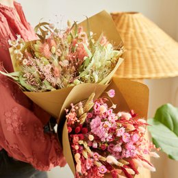 Klassischer Trockenblumenstrauß – Rouge