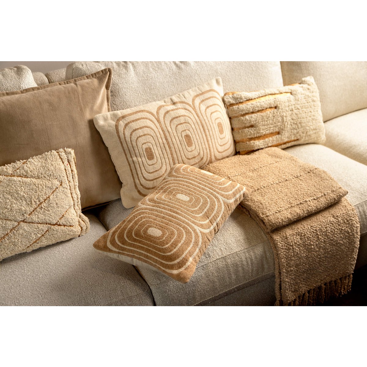 Dutch Decor DUUK - Cushion 30x50 cm - Tofu - beige with gold