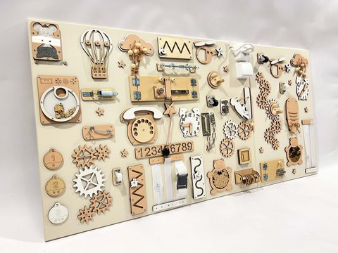 An der Wand montiertes geschäftiges Board-Montessori Holzaktivitätsgremium