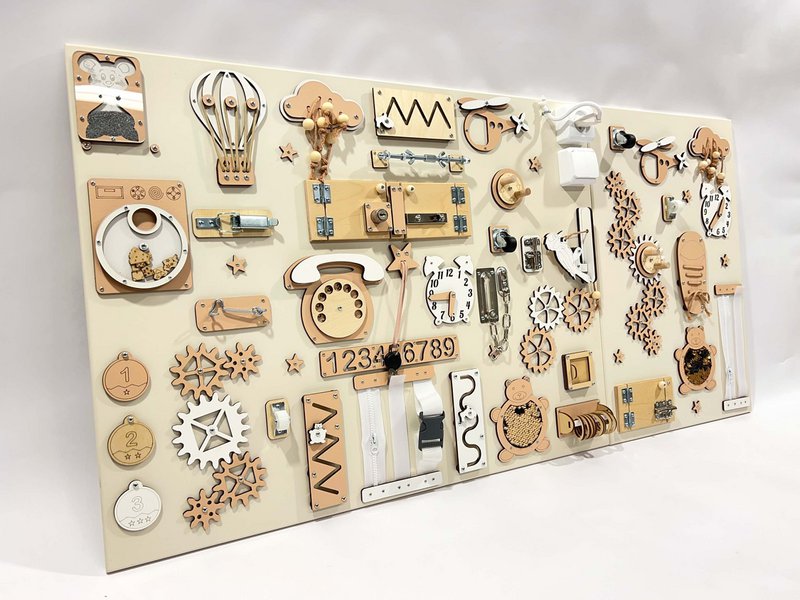 Conseil animé mural - Panneau d'activité en bois Montessori