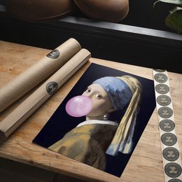 La stampa della ragazza che soffia gomma da masticare