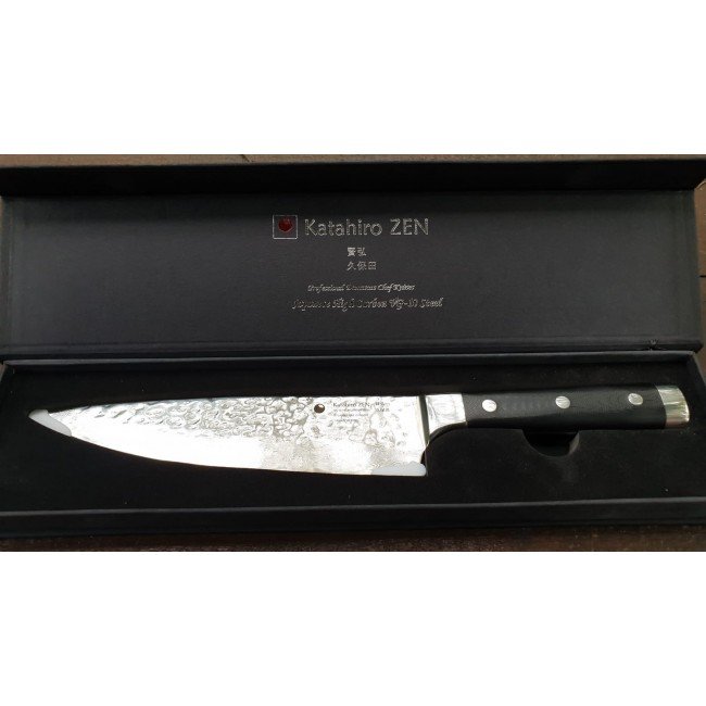 KATAHIRO ZEN - 8" Kochmesser aus 67 Lagen japanischem VG-10 Leiterdamast mit Hammerschlag, Griff aus Fibercarbon
