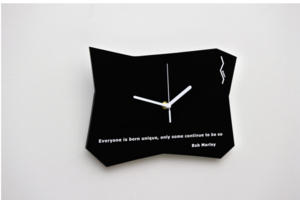 Die kleine schwarze Uhr