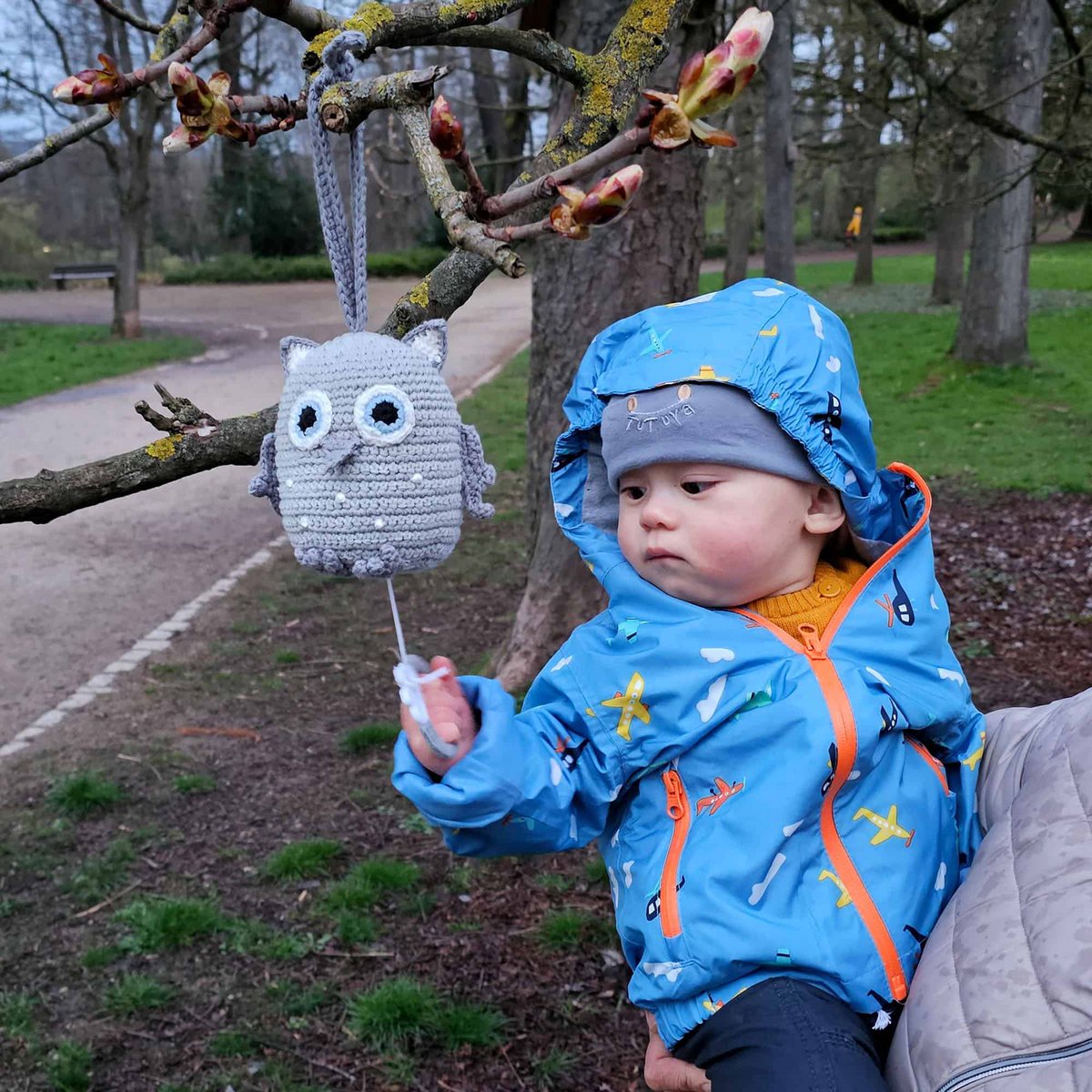 Crocheted music box owl LUNA in grey