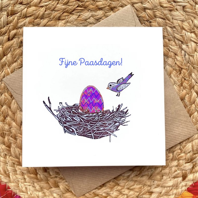 Tarjeta de huevo de Pascua en nido